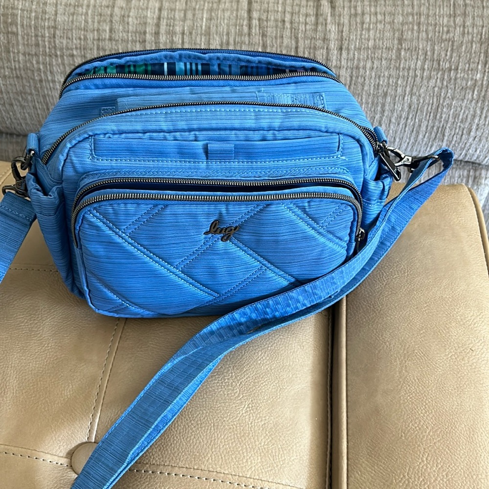 Lug crossbody in blue